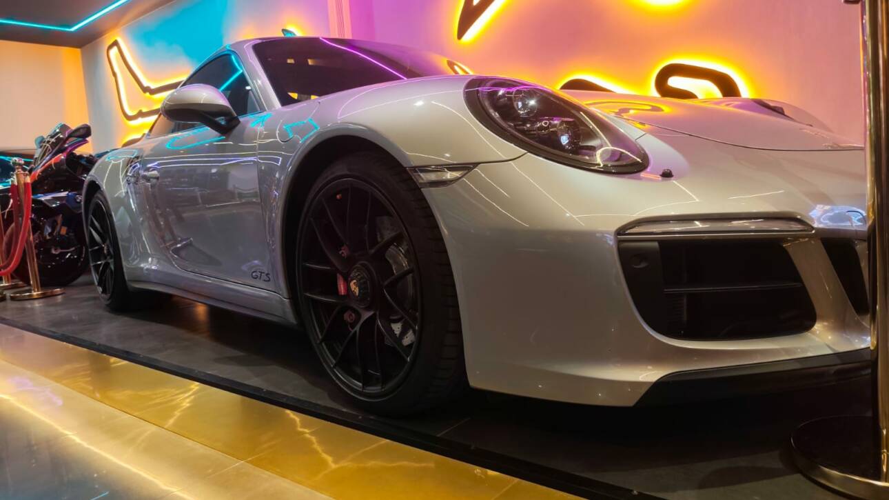 2017 Porsche 911 Carrera GTS 4 (PDK)